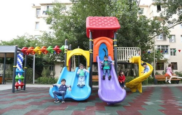 Bakıda abadlaşdırılan növbəti həyət sakinlərin istifadəsinə verilib - FOTO