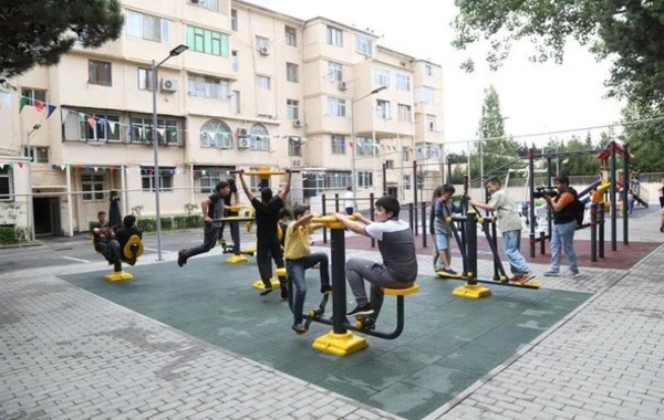 Bakıda abadlaşdırılan növbəti həyət sakinlərin istifadəsinə verilib - FOTO