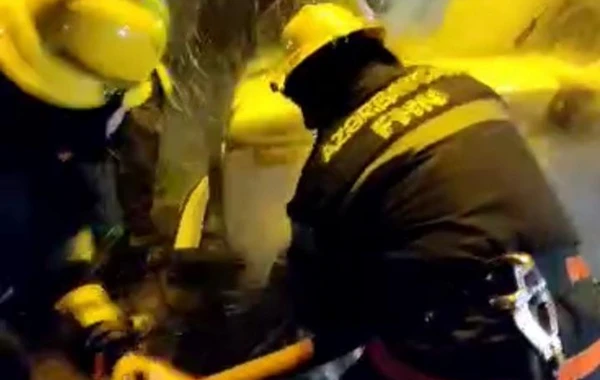 Bakıda maşın yandı - FOTO/VİDEO