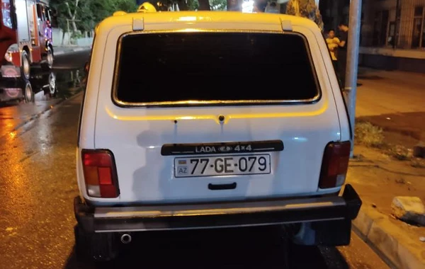 Bakıda maşın yandı - FOTO/VİDEO
