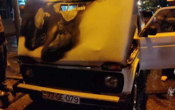Bakıda maşın yandı - FOTO/VİDEO