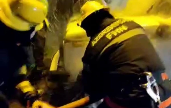 В Баку загорелся легковой автомобиль - ВИДЕО