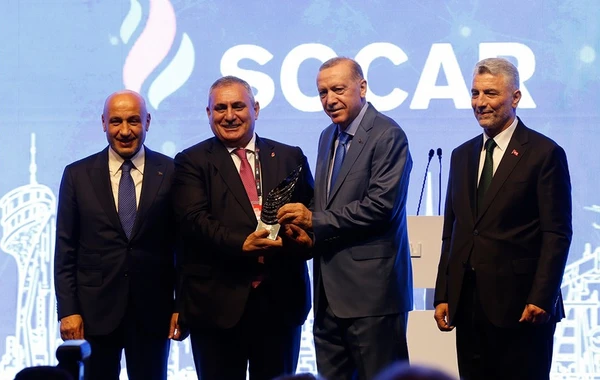 Türkiyə Prezidenti SOCAR-a mükafat təqdim edib