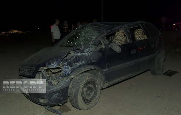 Dəfn mərasimindən qayıdarkən avtomobili aşırdı: 1 ölü, 1 yaralı - FOTO