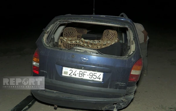 Dəfn mərasimindən qayıdarkən avtomobili aşırdı: 1 ölü, 1 yaralı - FOTO
