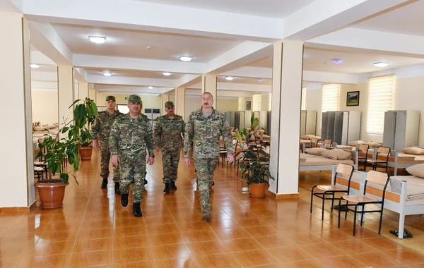 Ильхам Алиев ознакомился с условиями, созданными в одной из воинских частей коммандос - ОБНОВЛЕНО + ФОТО/ВИДЕО