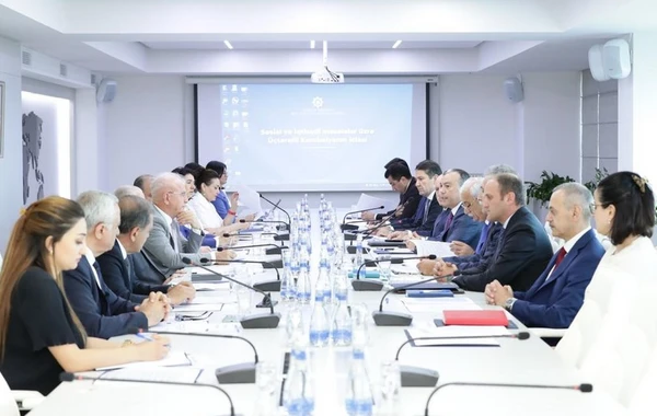 Sosial və İqtisadi məsələlər üzrə Üçtərəfli Komissiyanın növbəti iclası keçirilib - FOTO