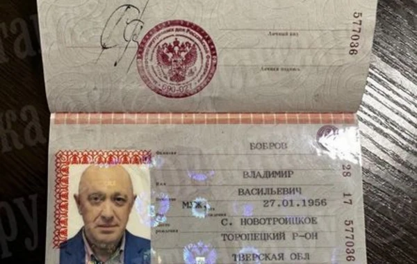 Priqojinin ofisində qızıl külçələr, saxta pasportlar, ağ toz və tapançalar tapılıb - FOTO