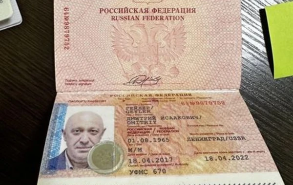 Priqojinin ofisində qızıl külçələr, saxta pasportlar, ağ toz və tapançalar tapılıb - FOTO