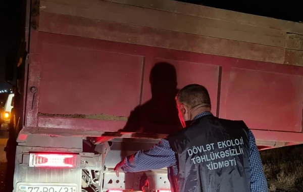 Gecə qanunsuz torpaq, qum və qarışıq süxur daşıyan avtomobillər müəyyən olundu - FOTO