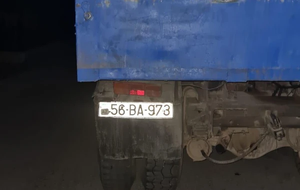В Баку выявлены транспортные средства, незаконно перевозящие песок - ФОТО