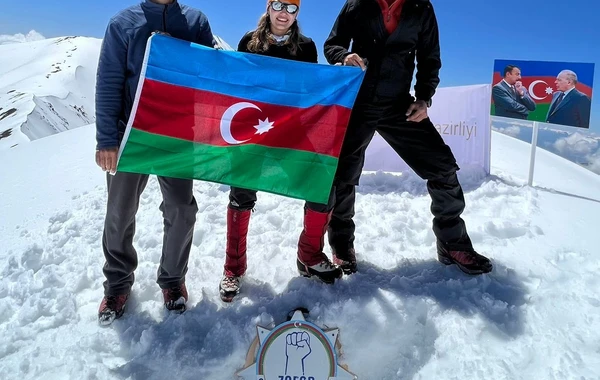 FHN-in bir qrup hərbi qulluqçusu "Zəfər" zirvəsinə yürüş edib - FOTO