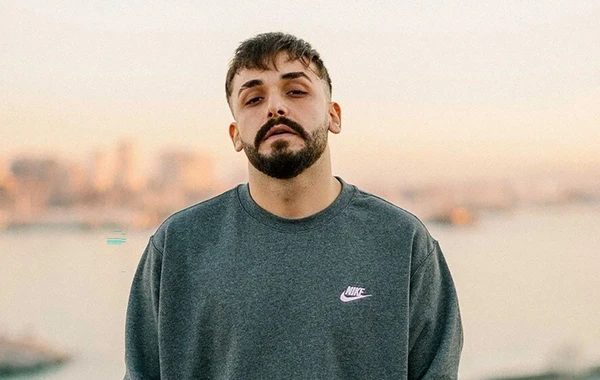 Repçi Sefo gül naxışlı geyimi ilə TƏƏCCÜBLƏNDİRDİ - FOTO