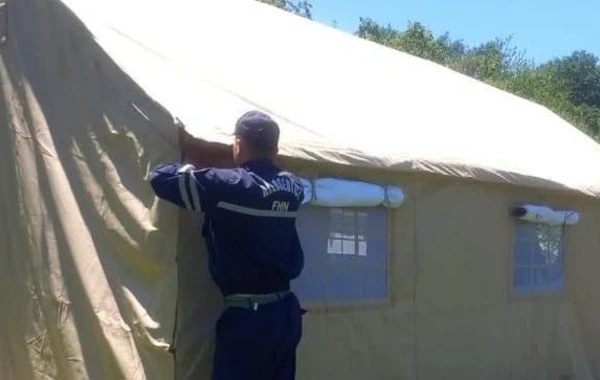 Lerikdə iki ev yararsız vəziyyətə düşüb, vətəndaşlar üçün çadırlar qurulub - FOTO/VİDEO