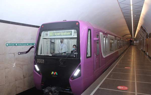 Qatarlar azaldı, sıxlıq artdı: “Metronun tələsik yay rejiminə keçməsi düzgün addım deyil”