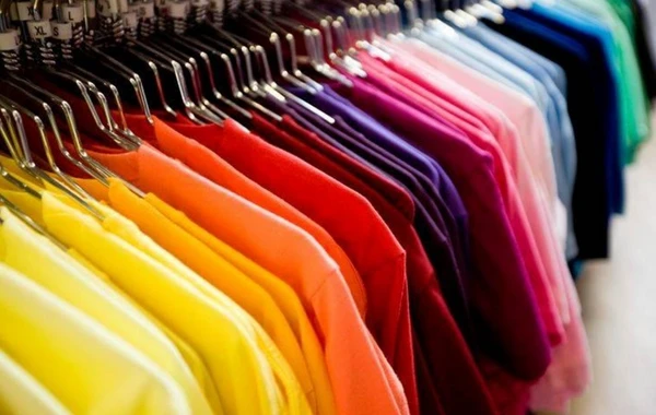 Azərbaycan geyim əşyalarının idxalına çəkdiyi xərci 42 %-dən çox artırıb