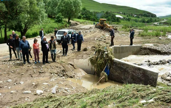 Əhəd Abıyev sakinlərlə görüşə ATLA GETDİ - FOTO