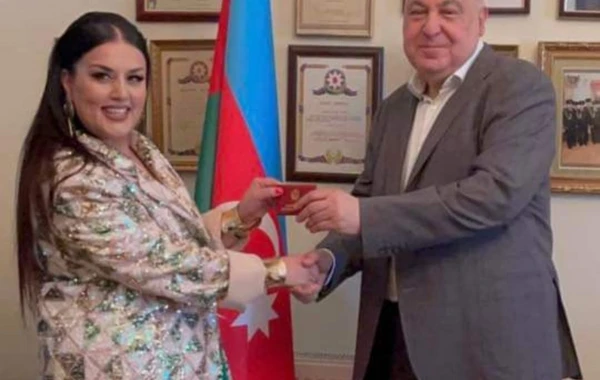 Elza Seyidcahan Yazıçılar Birliyinin üzvü oldu - FOTO