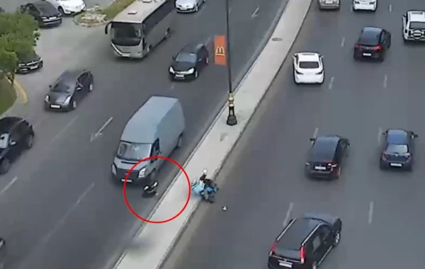 Bakıda motosiklet və mopedlərin düşdüyü qəzalar - ANBAAN VİDEO