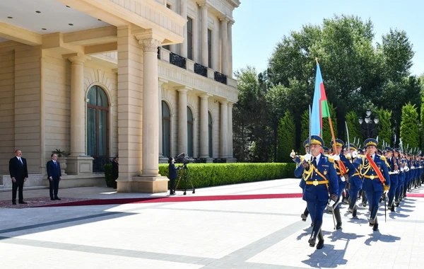 В Баку состоялась церемония официальной встречи Президента Албании - ФОТО