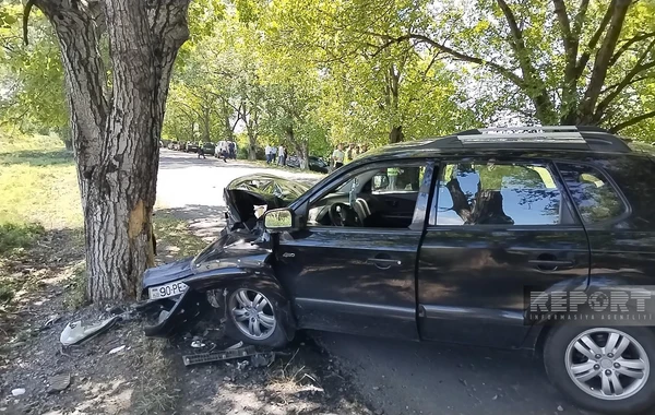 Oğuzda 3 avtomobil toqquşdu, biri kanala aşdı - FOTO