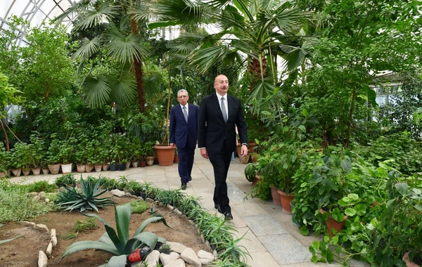 Prezident və birinci xanım Mərkəzi Nəbatat Bağında aparılan işlərlə tanış olublar - YENİLƏNİB - FOTO