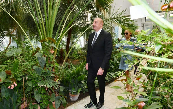 Prezident və birinci xanım Mərkəzi Nəbatat Bağında aparılan işlərlə tanış olublar - YENİLƏNİB - FOTO