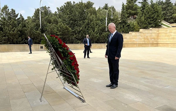 Azərbaycanın müdafiə naziri israilli həmkarı ilə görüşüb - FOTO
