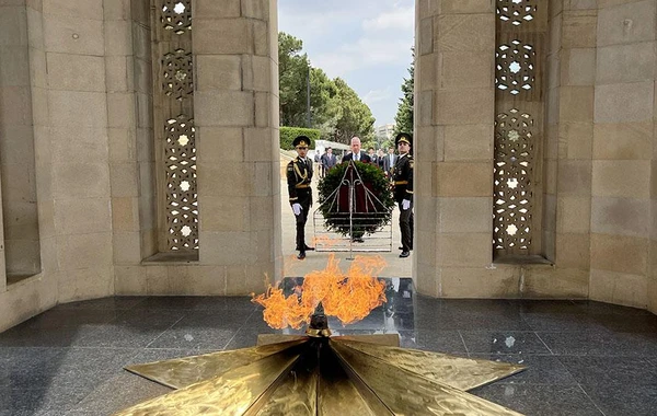 Azərbaycanın müdafiə naziri israilli həmkarı ilə görüşüb - FOTO