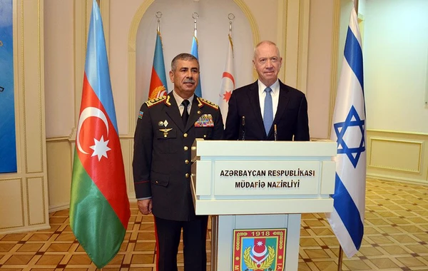 Azərbaycanın müdafiə naziri israilli həmkarı ilə görüşüb - FOTO
