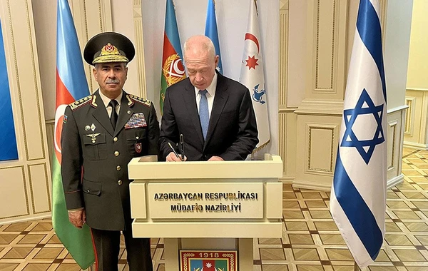 Azərbaycanın müdafiə naziri israilli həmkarı ilə görüşüb - FOTO