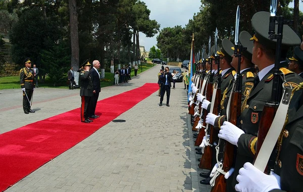 Azərbaycanın müdafiə naziri israilli həmkarı ilə görüşüb - FOTO