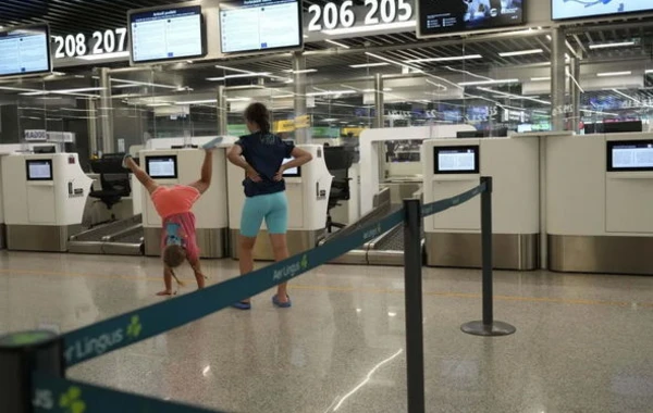 İtaliyada minə yaxın reys təxirə salındı, yüz minlərlə sərnişin aeroportlarda qaldı - FOTO