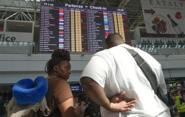 İtaliyada minə yaxın reys təxirə salındı, yüz minlərlə sərnişin aeroportlarda qaldı - FOTO