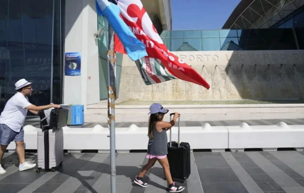 İtaliyada minə yaxın reys təxirə salındı, yüz minlərlə sərnişin aeroportlarda qaldı - FOTO