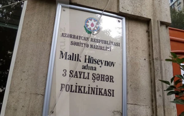 Bakıda poliklinikanın tavanı uçub - FOTO