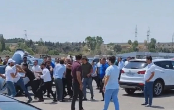 Bakıda “Maşın bazarı”nda kütləvi dava - VİDEO