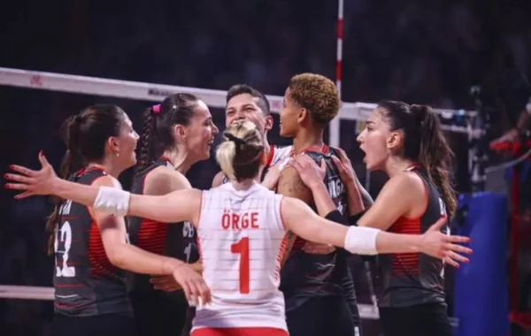 Türkiyə voleybol millisi tarixində ilk dəfə Millətlər Liqasının qalibi oldu - FOTO