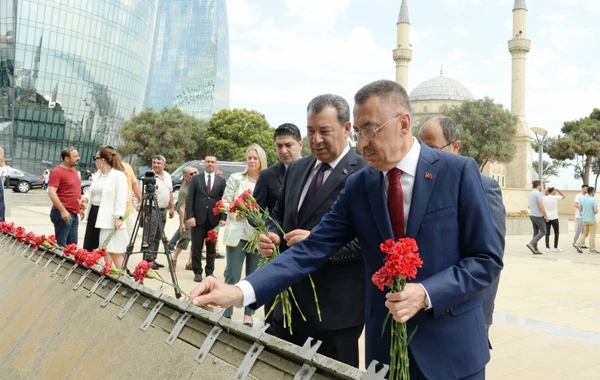 TBMM-in nümayəndə heyəti Ulu Öndərin məzarını və Şəhidlər xiyabanını ziyarət edib - FOTO