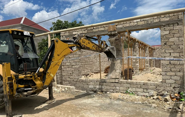 Bakıda qanunsuz tikilən obyektlər söküldü - FOTO
