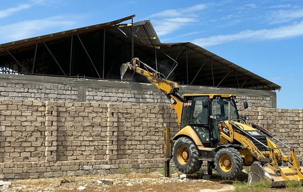 Bakıda qanunsuz tikilən obyektlər söküldü - FOTO