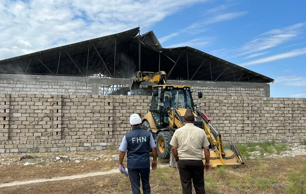 Bakıda qanunsuz tikilən obyektlər söküldü - FOTO