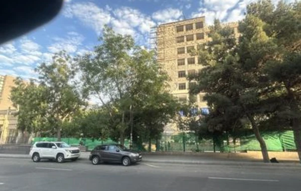 BDU-nun səliqəsiz hörgüsü: Bina sökülə bilərmi? - FOTO