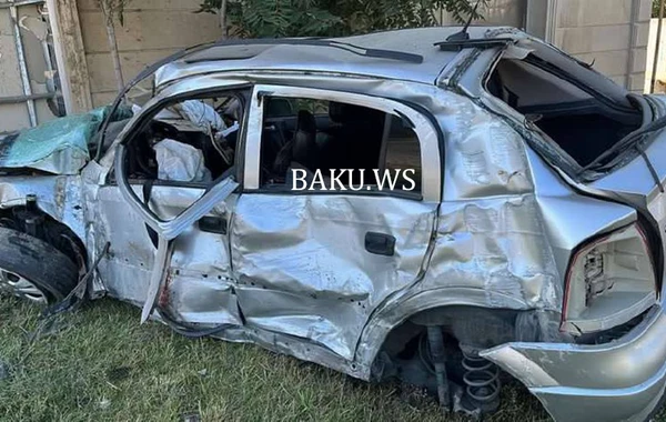 Bakıda ağır qəza - Maşın mağazaya çırpıldı - Ölən var - FOTO/VİDEO