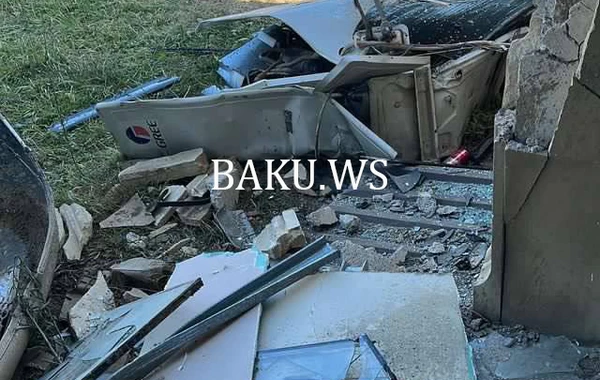 Bakıda ağır qəza - Maşın mağazaya çırpıldı - Ölən var - FOTO/VİDEO