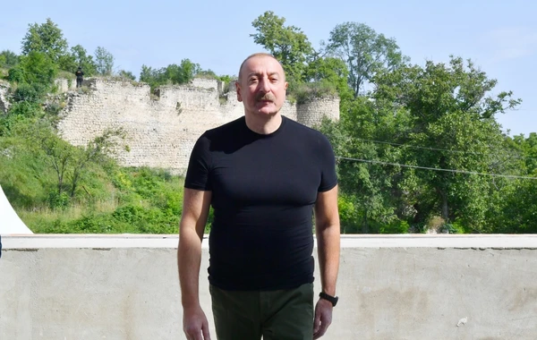 Prezident Şuşada 1 nömrəli tam orta məktəbin binasında tikinti işlərinin gedişi ilə tanış olub - FOTO