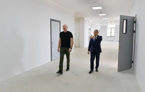 Prezident Şuşada 1 nömrəli tam orta məktəbin binasında tikinti işlərinin gedişi ilə tanış olub - FOTO