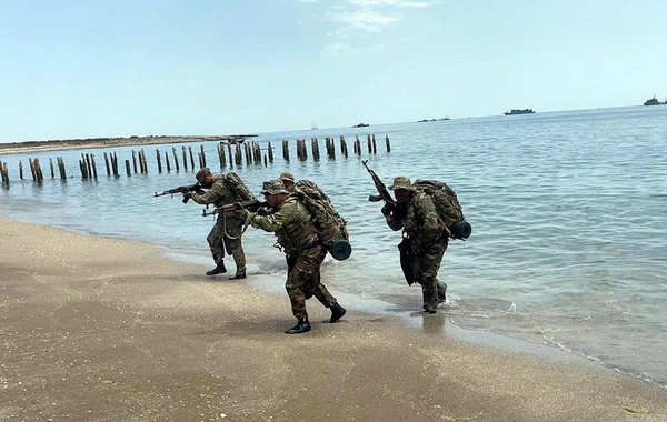 Xəzərdə savaş filmini xatırladan təlimlər - FOTO/VİDEO