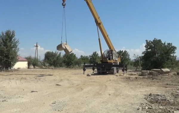 Naxçıvanda yararsız layihələndirilən məktəb binası sökülüb - FOTO