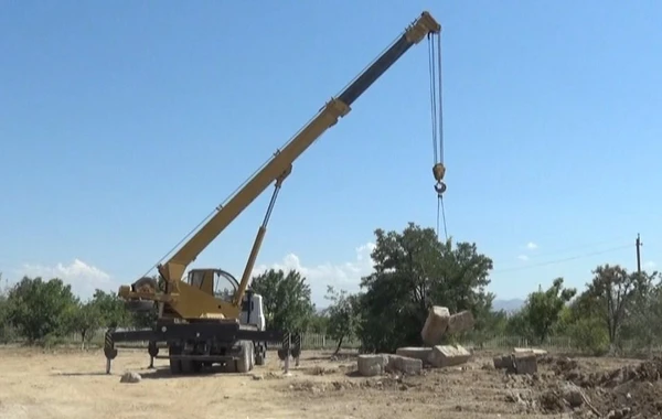 Naxçıvanda yararsız layihələndirilən məktəb binası sökülüb - FOTO